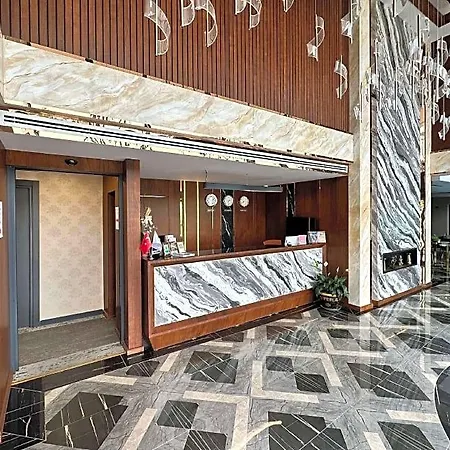 Trademark By Wyndham Operla Airport Arnavutkoey Ξενοδοχείο 4*