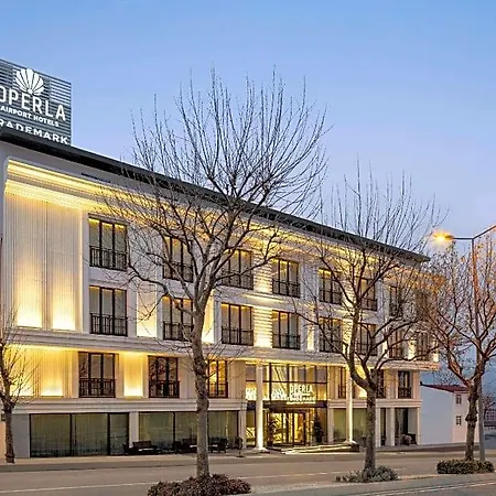 Trademark By Wyndham Operla Airport Arnavutkoey 호텔 4*