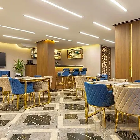 Trademark By Wyndham Operla Airport Arnavutkoey 호텔 4*