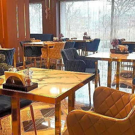 Trademark By Wyndham Operla Airport Arnavutkoey 4*