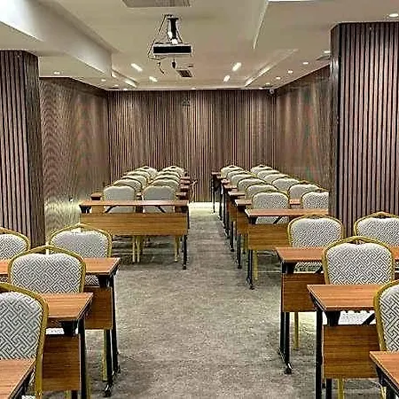 Trademark By Wyndham Operla Airport Arnavutkoey 4*