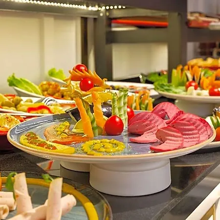 호텔 Trademark By Wyndham Operla Airport Arnavutkoey 4*
